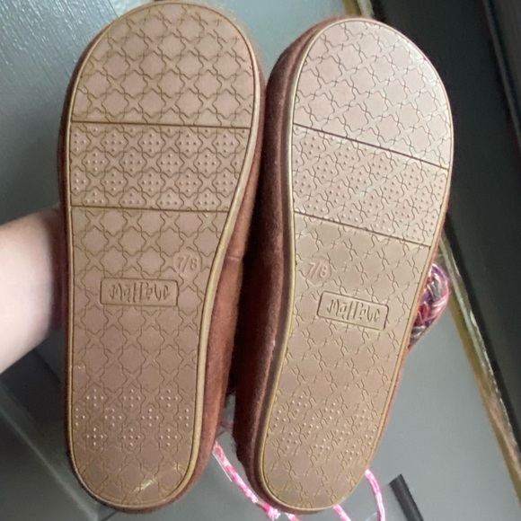 NWT Mad Love Women's Bootie Slippers
Fuzzy Yarn Knit Jewel Tones - Picture 11 of 16